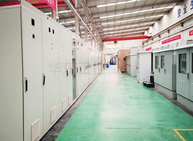 華東工控泵站控制柜生產現場
