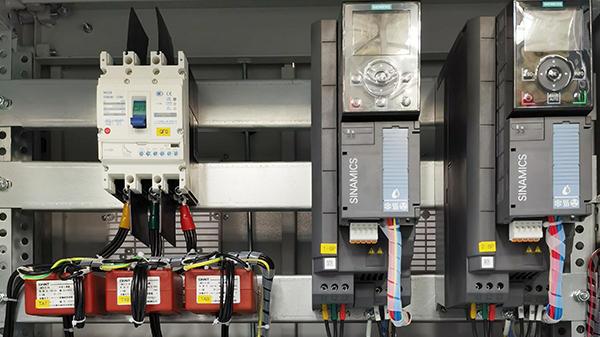 起重機(jī)監(jiān)控系統(tǒng)特點(diǎn) 起重機(jī)監(jiān)控系統(tǒng)特點(diǎn)