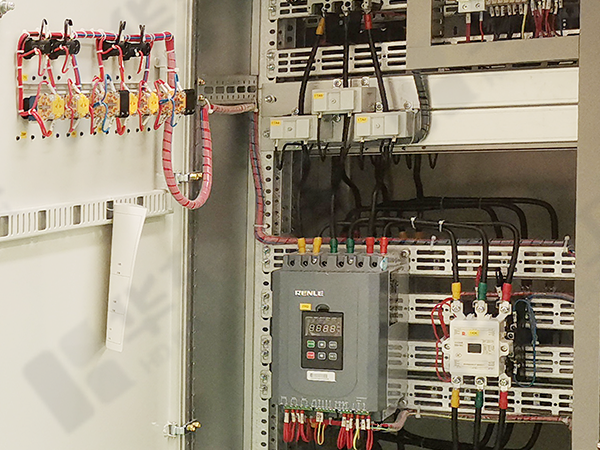 軟啟柜細節(jié)圖 軟啟柜細節(jié)圖